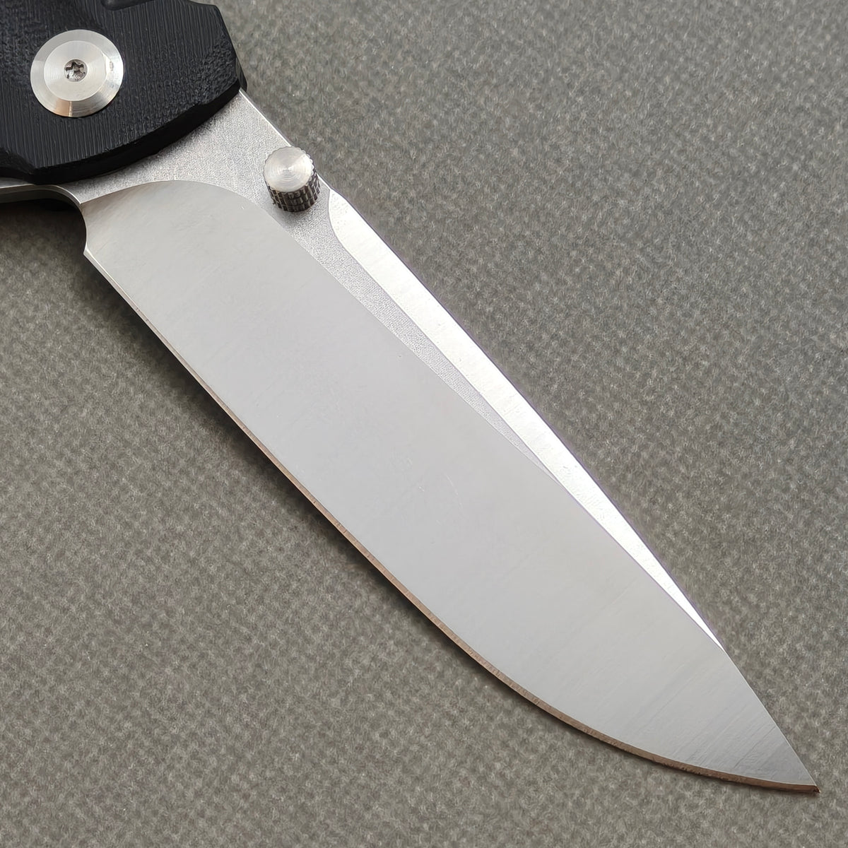 VORIXN KA001 Folding Knife – clip side blade detail showing 9Cr13 steel and handle junction