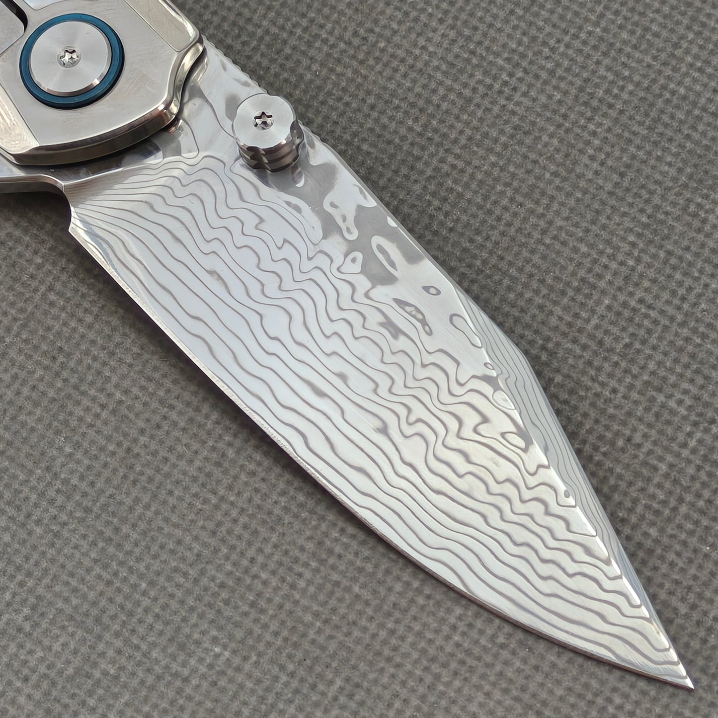 VORIXN "Ocean Mirage" Flipper & Thumb Stud Knife White Mother-of-Pearl Inlay Titanium Handle (3.7" Damascus Blade) KB109