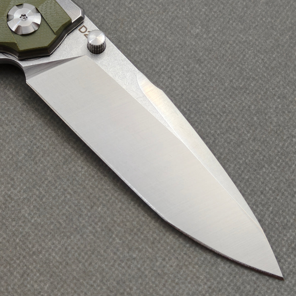 VORIXN KA007 Folding Knife – clip side blade detail showing 9Cr13 steel and handle junction