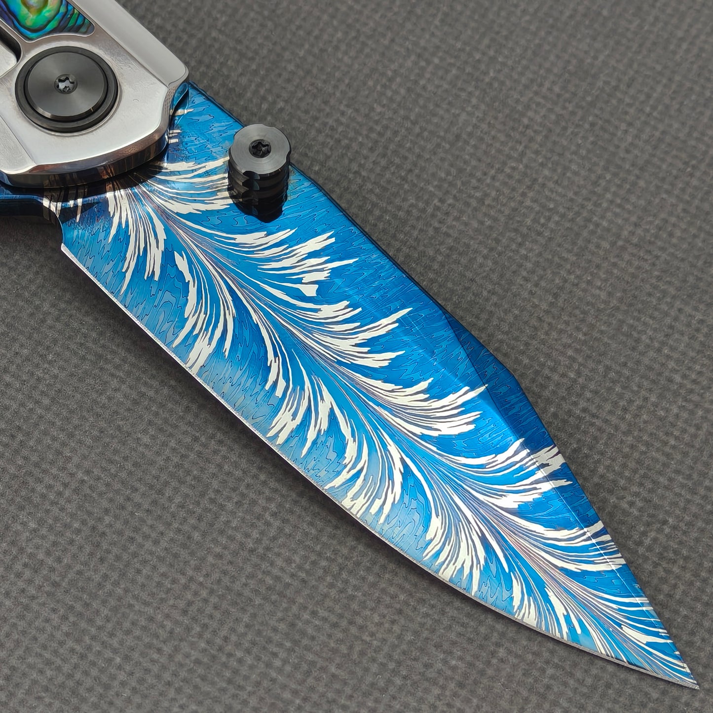 VORIXN "Ocean Aurora" Flipper & Thumb Stud Knife Deep-sea Abalone Shell Inlay Titanium Handle (3.8" Feather Damascus Blade) KB111