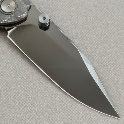 VORIXN Rex KB118 Folding Knife – clip side blade detail showing M390 steel and handle junction