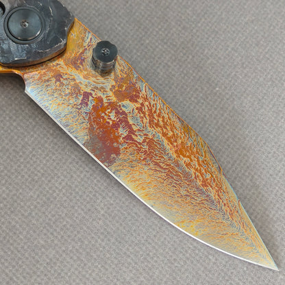 Auction | VORIXN "Skull Ember" (3.8" M390 Blade) Hand-Engraved & Anodized Titanium Handle Flipper & Thumb Stud Folding Knife - KB122