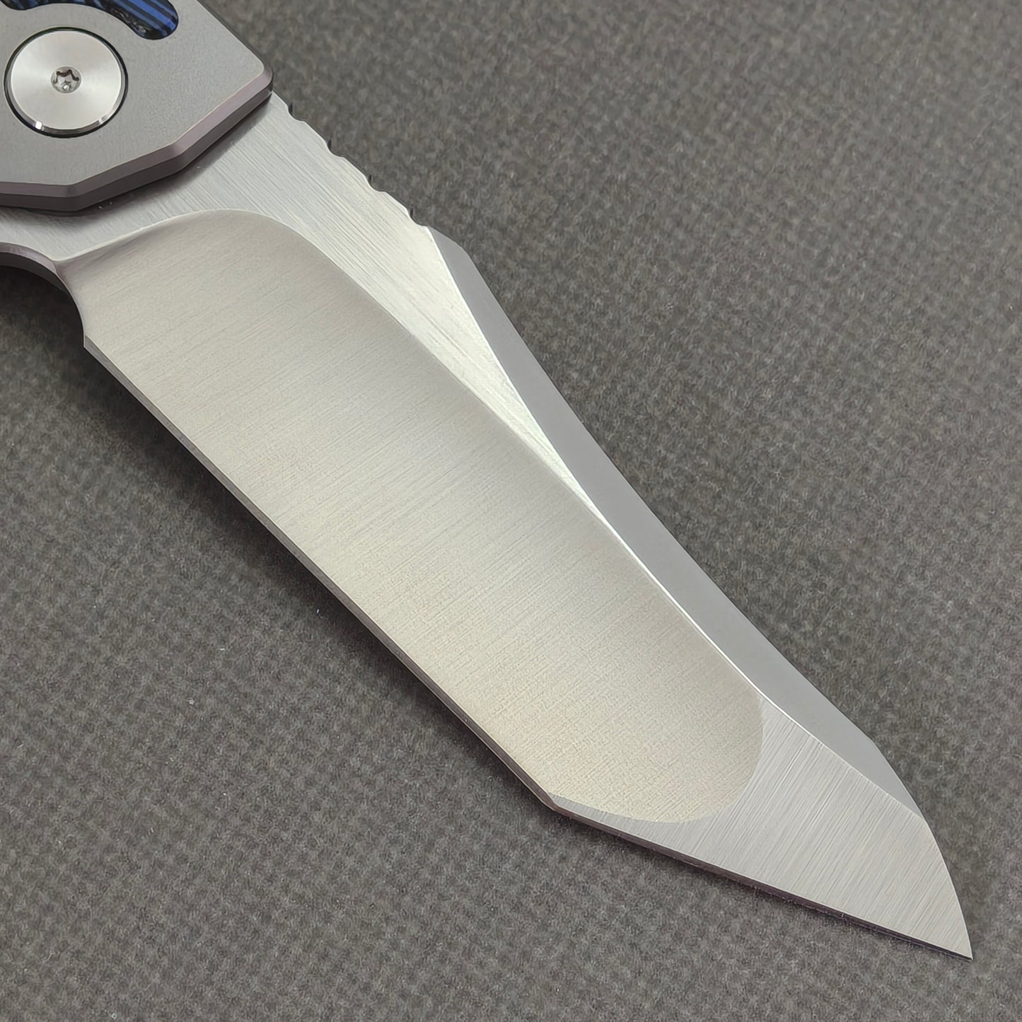 VORIXN Carbon Crest KB003 Folding Knife – clip side blade detail showing 10Cr15CoMoV steel and handle junction