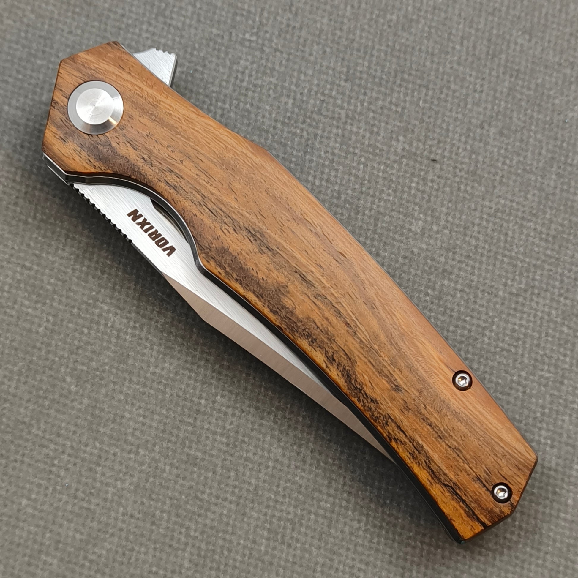 VORIXN KA013 Folding Knife – closed non-clip side view showing Golden Sandalwood handle design and pivot
