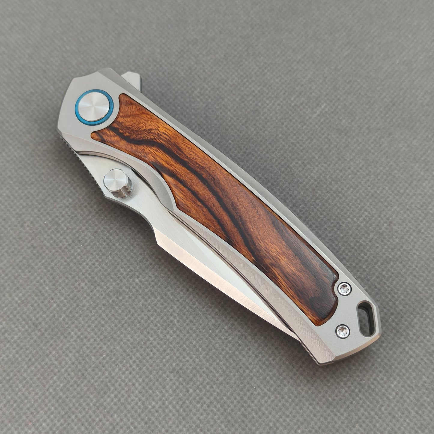 VORIXN KB040 closed non-clip side view showing titanium and ironwood handle design and pivot detail.