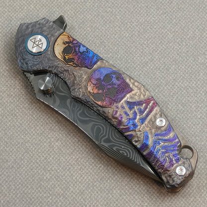 VORIXN Skull Rift KB128 Folding Knife – closed non-clip side view showing titanium-engraved anodized handle design and pivot