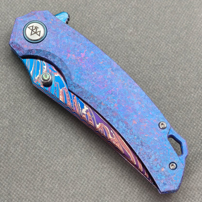 VORIXN Rimeflare KB132 Folding Knife – closed non-clip side view showing Crystallized Titanium handle design and pivot.