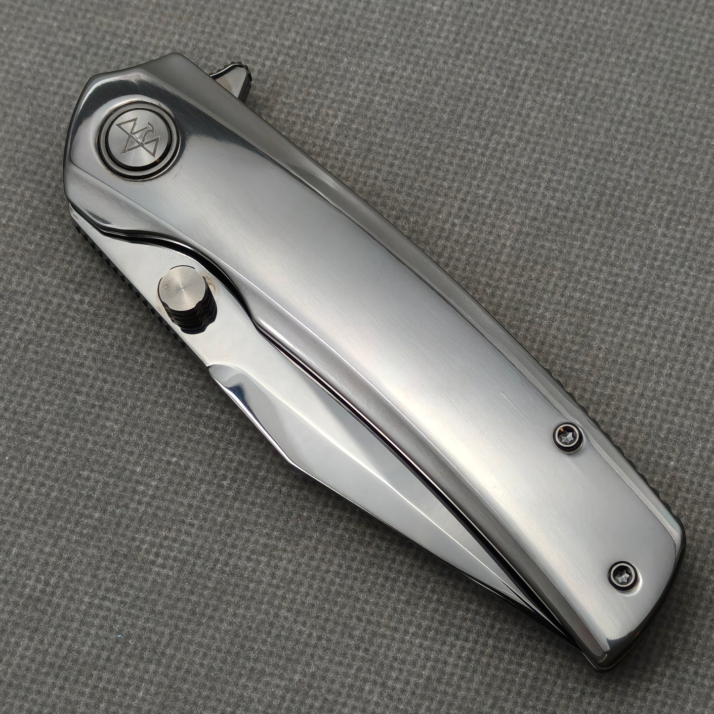 VORIXN „Obsidian Current“ Flipper- & Daumenpin-Messer, handgeflammter Zirkoniumgriff (9,7 cm M390 Klinge) KB087
