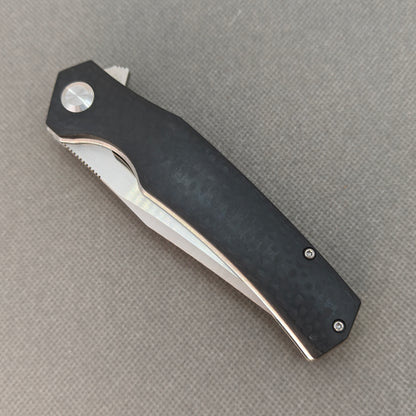 VORIXN KA006 closed non-clip side view showing black G10 handle design and pivot detail.