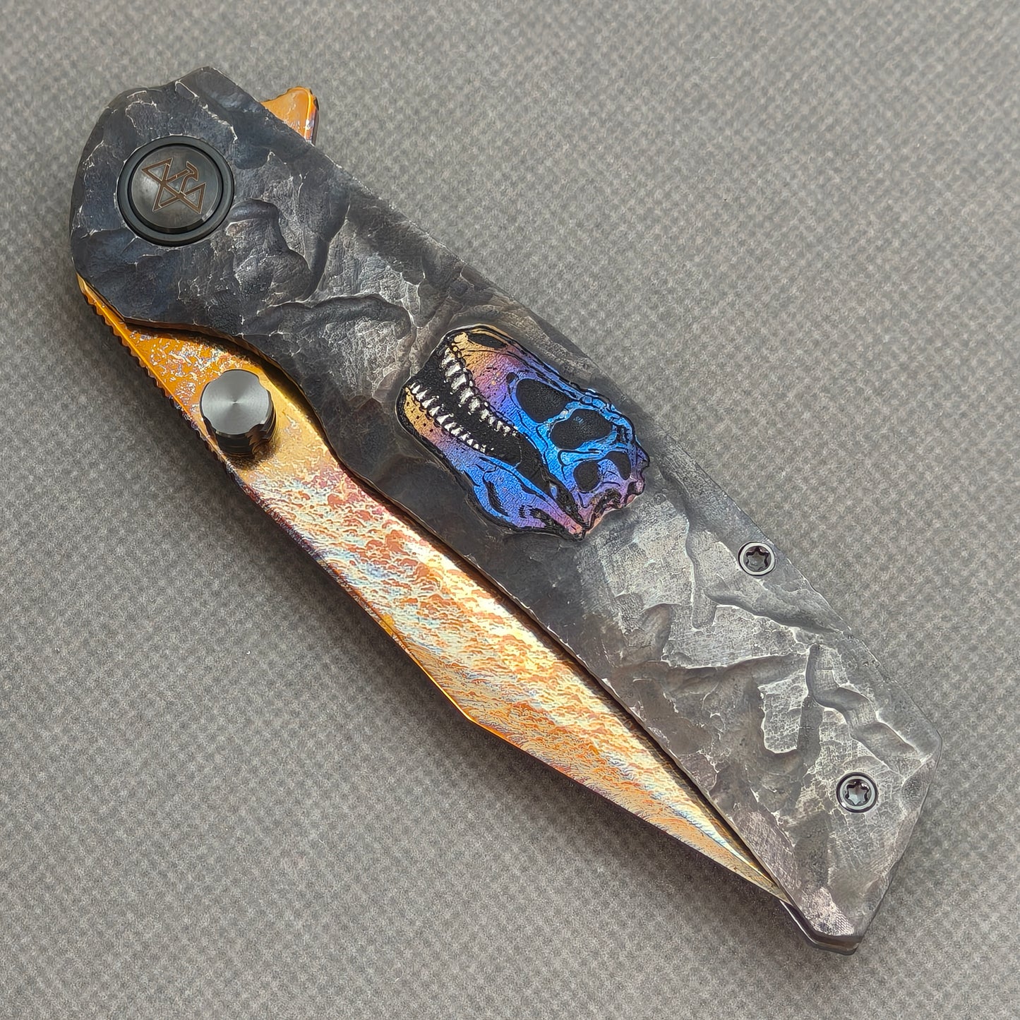 Auction | VORIXN "Skull Ember" (3.8" M390 Blade) Hand-Engraved & Anodized Titanium Handle Flipper & Thumb Stud Folding Knife - KB122