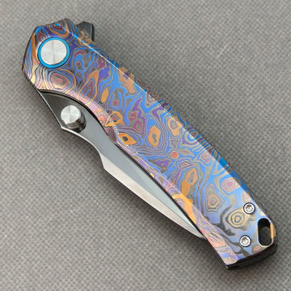 Vorixn „TOPOGRAPH“ Flipper- & Daumenpin-Messer, Titan-Griff (9,1 cm Klinge aus 10Cr15CoMoV Stahl) KB046