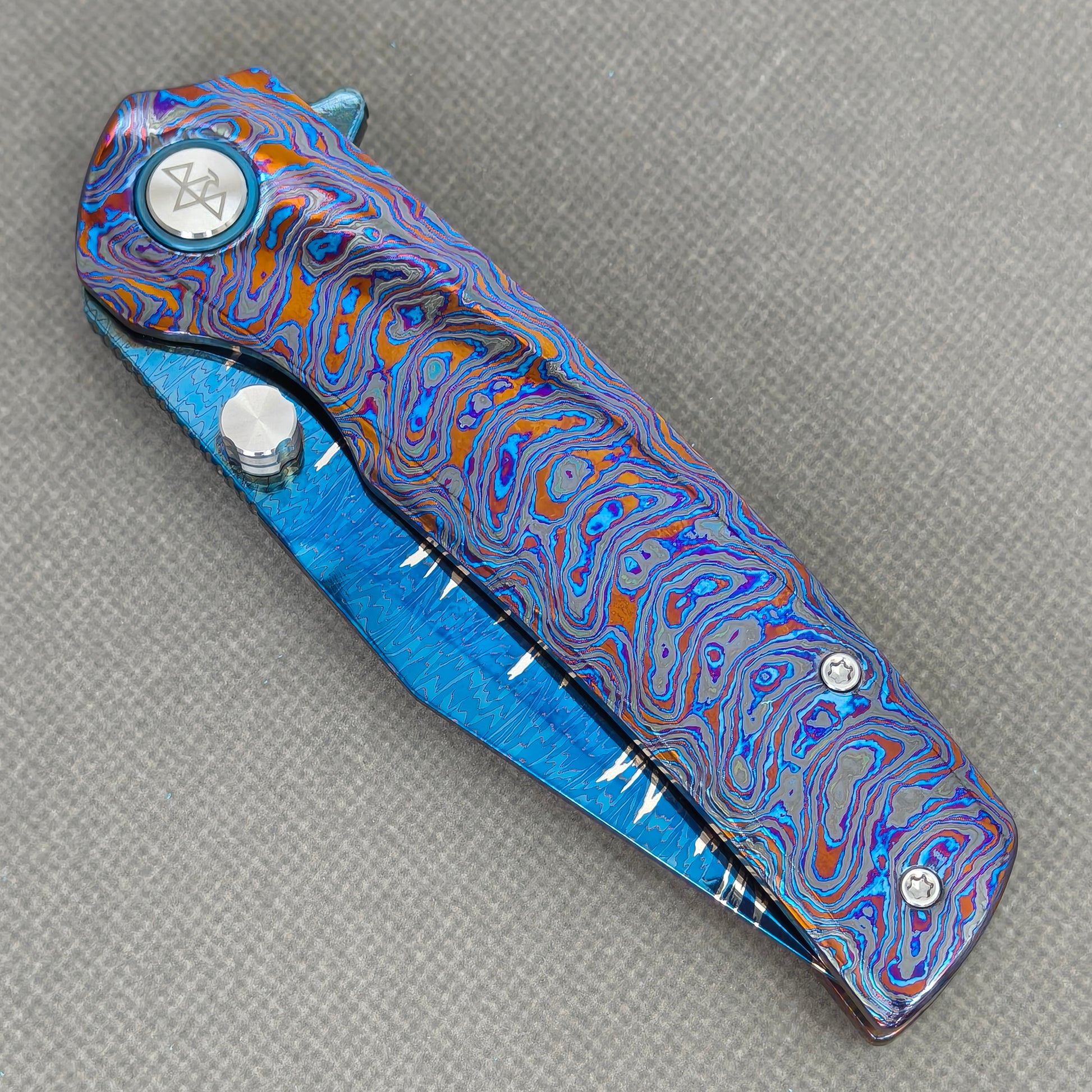 VORIXN KB081 Aurora Bright Folding Knife – closed non-clip side view showing Hand-Flamed Zirconium handle design and pivot