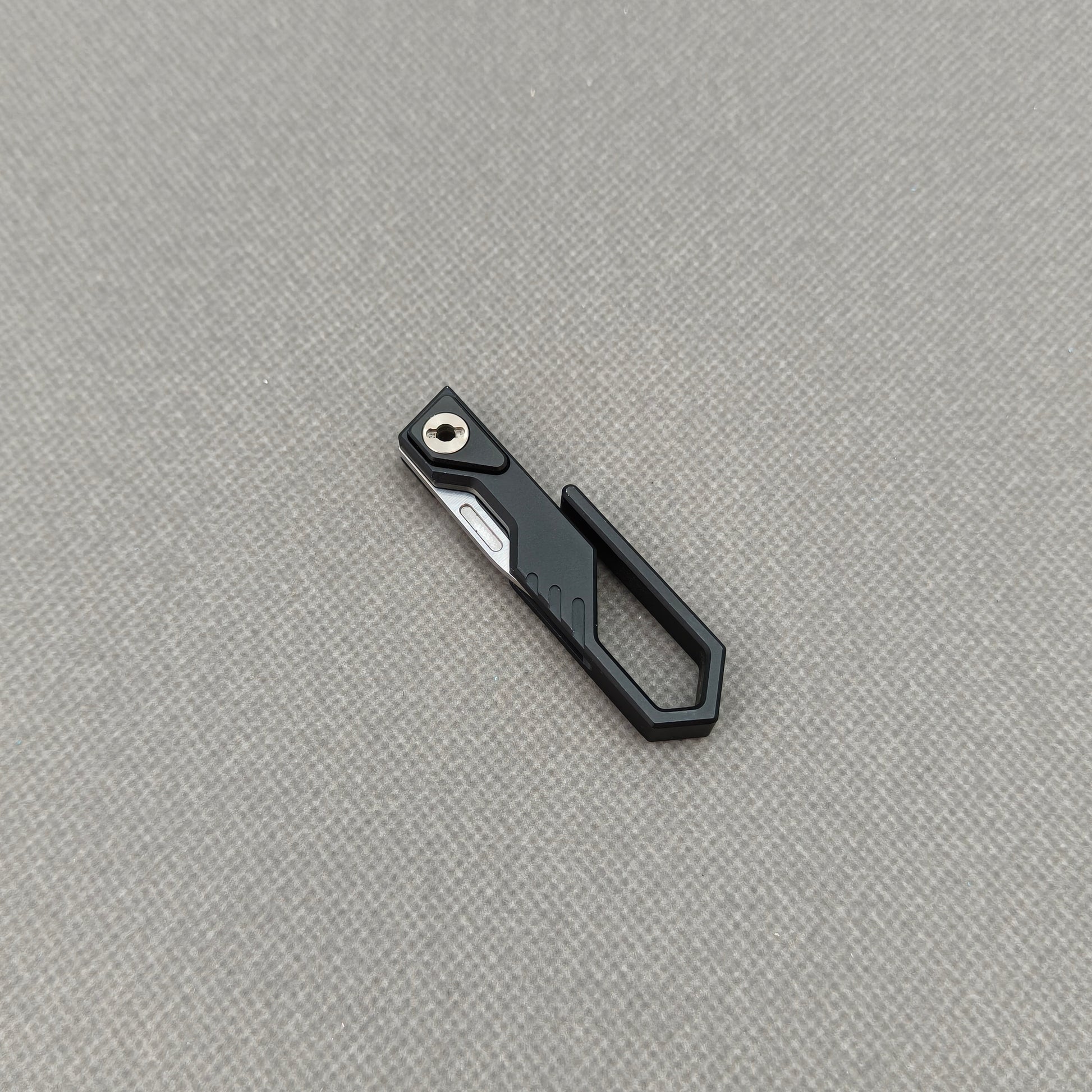 VORIXN NA001 Super Tiny Folding Knife – closed clip side view showing handle and pocket clip