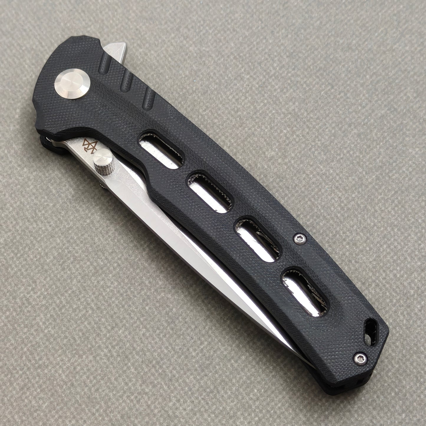 VORIXN KA001 Folding Knife – closed non-clip side view showing Stainless Steel & G10 handle design and pivot