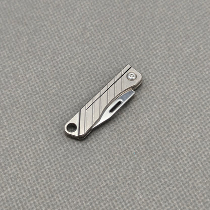VORIXN NA002 Super Tiny Folding Knife – closed clip side view showing handle and pocket clip