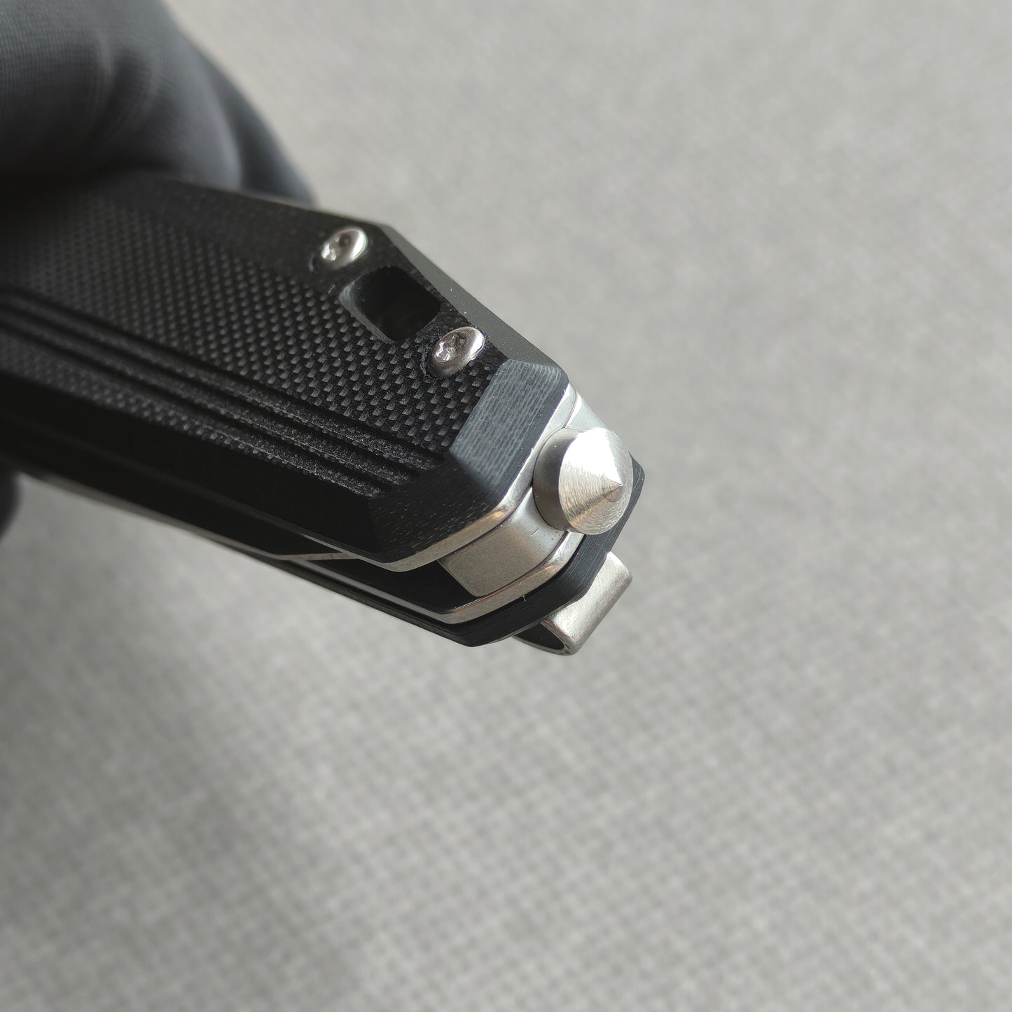 Couteau pliant VORIXN Flipper avec manche en fibre de carbone et acier 2Cr13 (lame D2 de 3,8") KM002