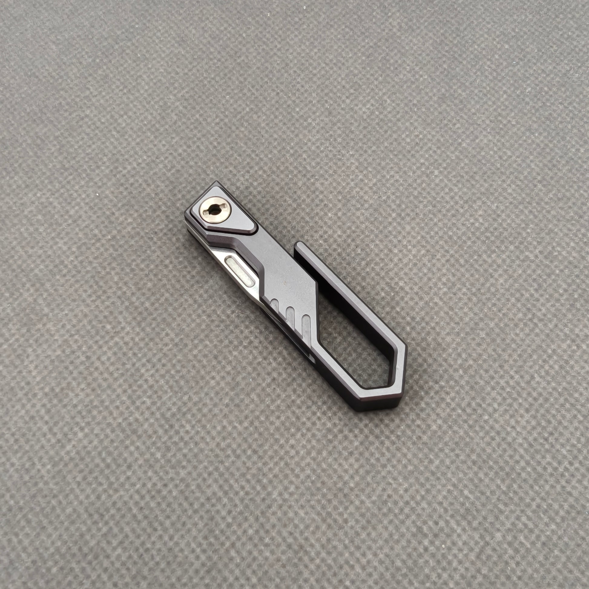 VORIXN NA005 Super Tiny Folding Knife – closed clip side view showing handle and pocket clip