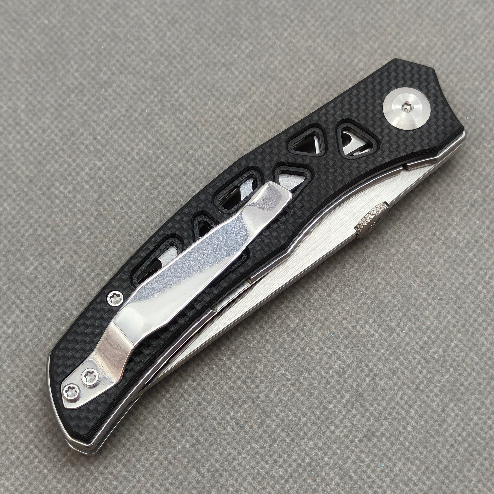 VORIXN KA003 closed clip-side view with pocket clip, screws, and G10 handle back.