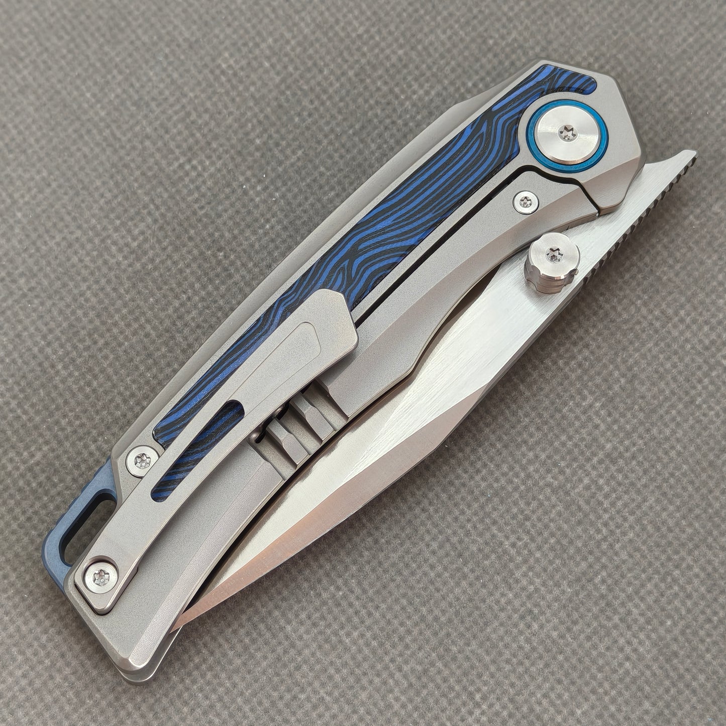 VORIXN KB005 closed clip-side view with pocket clip, screws, and G10 handle back.