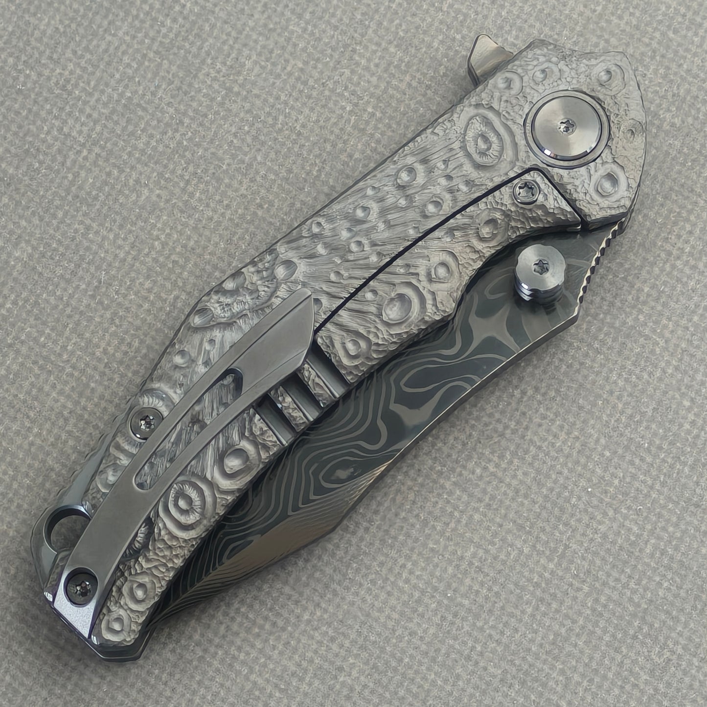 VORIXN Prism KB129 Folding Knife – closed clip side view with pocket clip and anodized titanium handle back