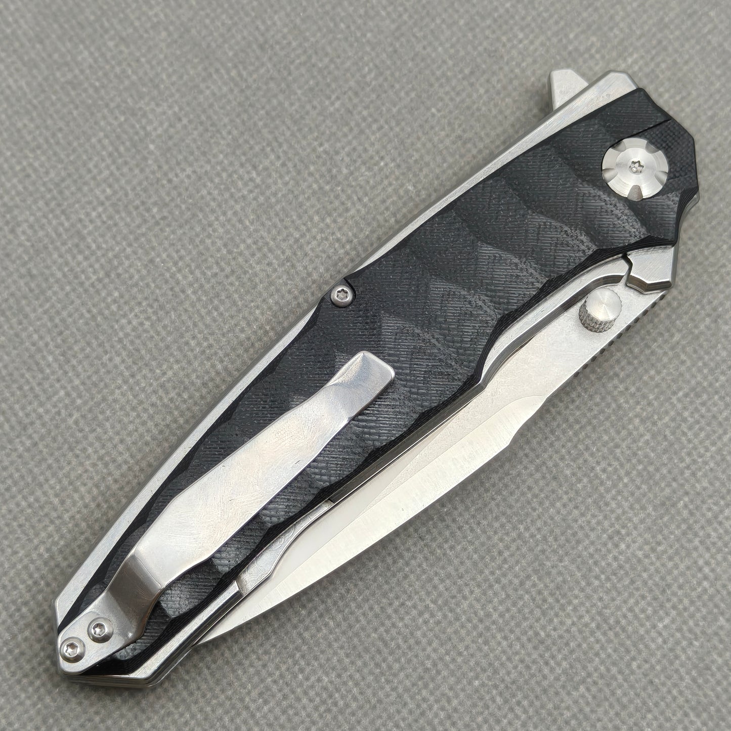 VORIXN KA009 closed clip-side view with pocket clip, screws, and black G10 handle back.