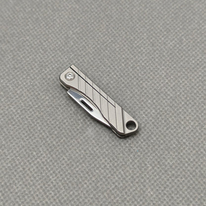VORIXN NA002 Super Tiny Folding Knife – spine side view showing handle thickness and blade alignment