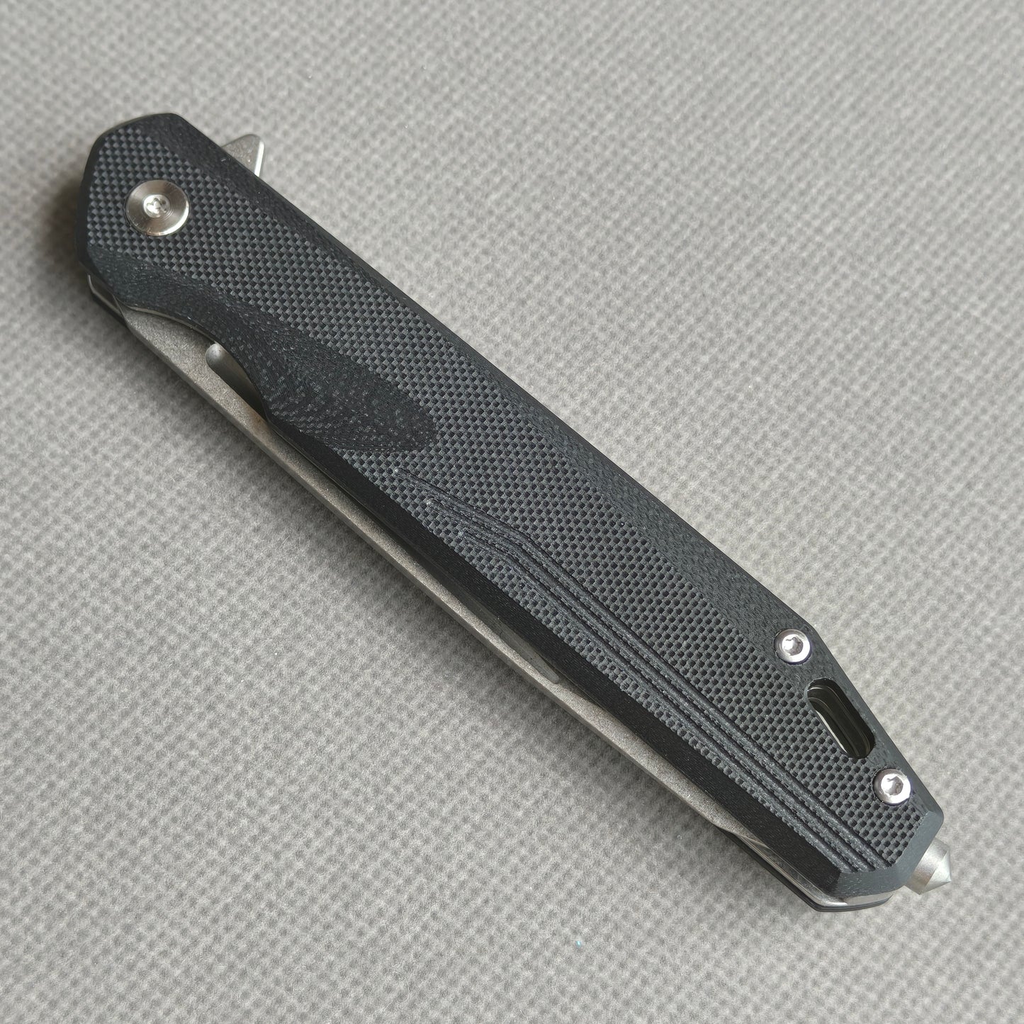 Couteau pliant VORIXN Flipper avec manche en fibre de carbone et acier 2Cr13 (lame D2 de 3,8") KM002