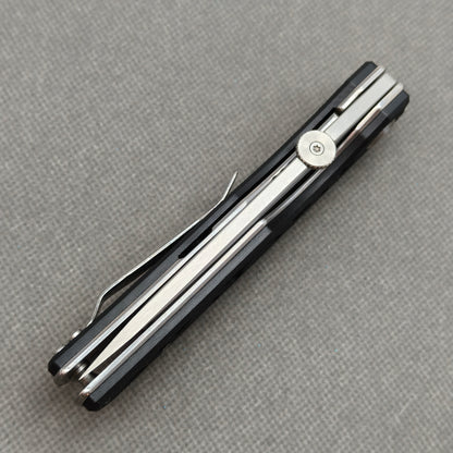 VORIXN KA003 closed spine-side structure showing handle thickness and closed blade alignment.