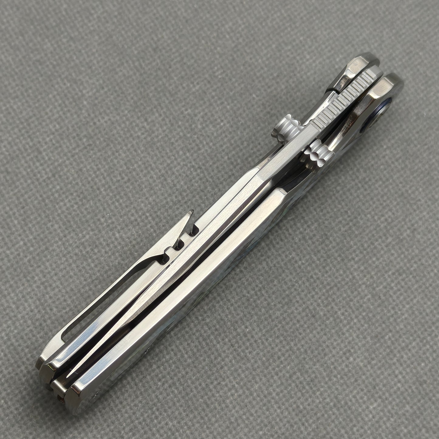 VORIXN "Ocean Mirage" Flipper & Thumb Stud Knife Mother-of-pearl Inlaid Titanium Handle (3.9" M390 Blade) KB066