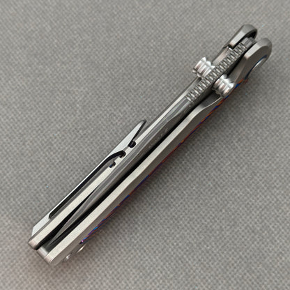 Vorixn „Nebula“ Flipper- und Daumenpin-Messer mit Griff aus Titanflammen-Zirkuinlay (3,8" Klinge aus Damaststahl) KB018 