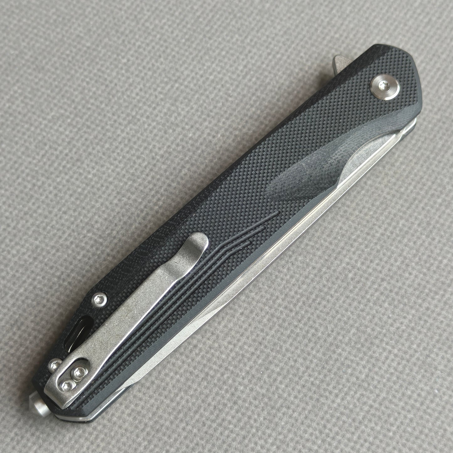 Couteau pliant VORIXN Flipper avec manche en fibre de carbone et acier 2Cr13 (lame D2 de 3,8") KM002