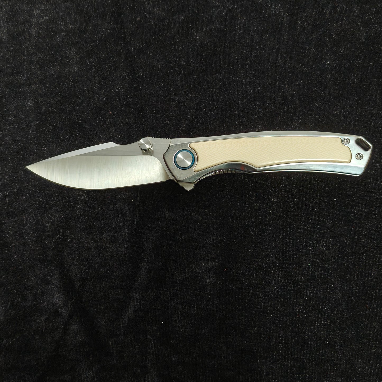 VORIXN LUCENT folding knife open, non-clip side, blade horizontal, non-clip side