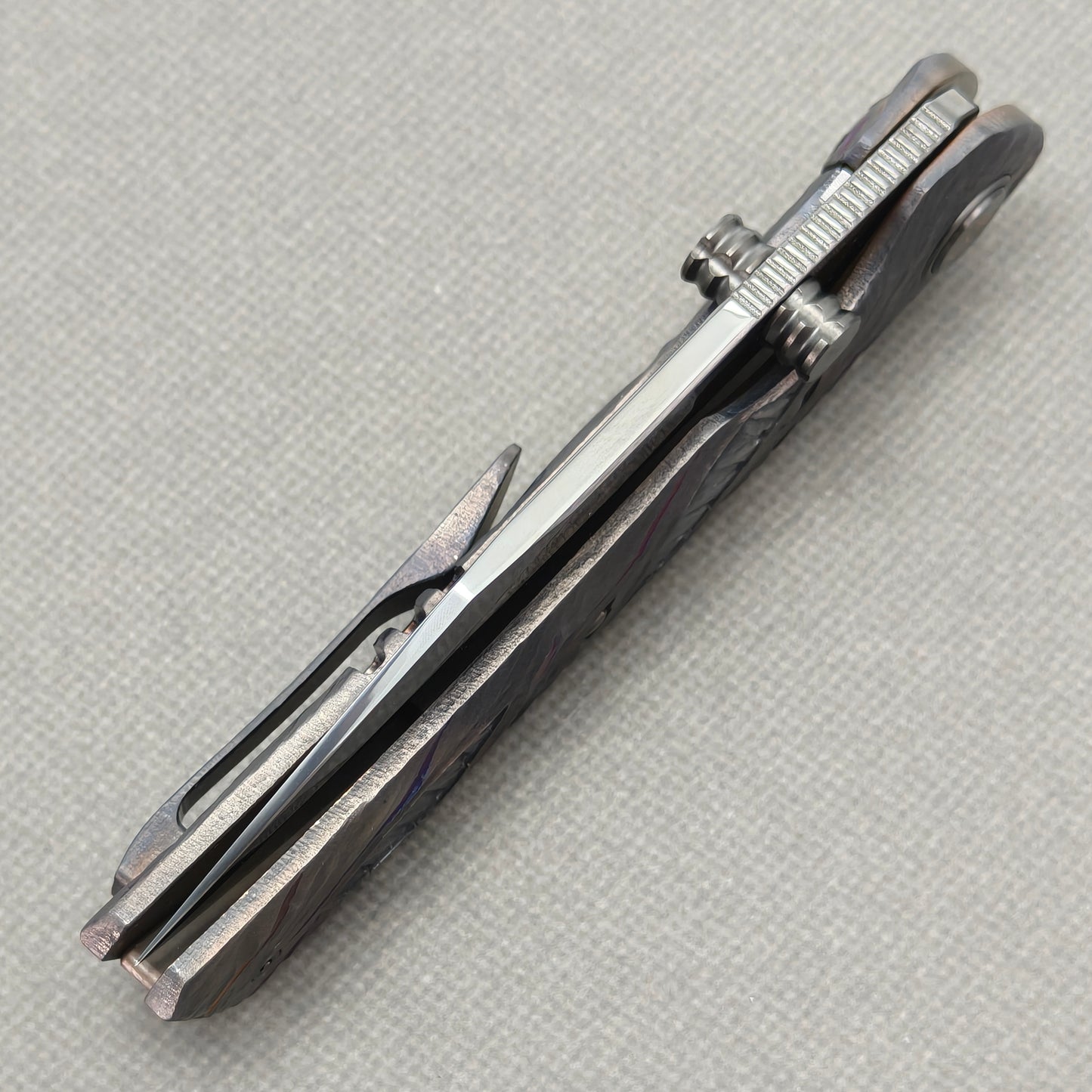 VORIXN "Voidmaw" (3.8" M390 Blade) Hand-Engraved & Anodized Titanium Handle Flipper & Thumb Stud Folding Knife - KB123