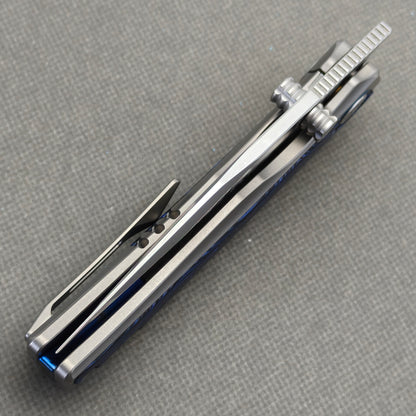 VORIXN Tidecipher KB157 Folding Knife – closed spine view showing blade alignment, spine jimping, and pocket clip.