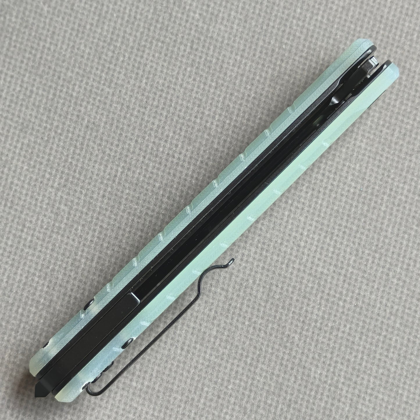 VORIXN KM004 closed side construction view showing pocket clip, spacer, and handle layers.