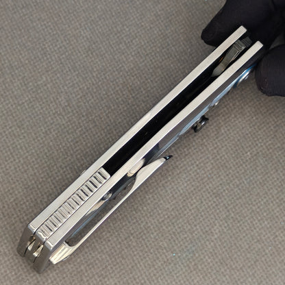 VORIXN Pearlcrest KB158 Folding Knife – closed construction view showing ridged backspacer and open handle channel.