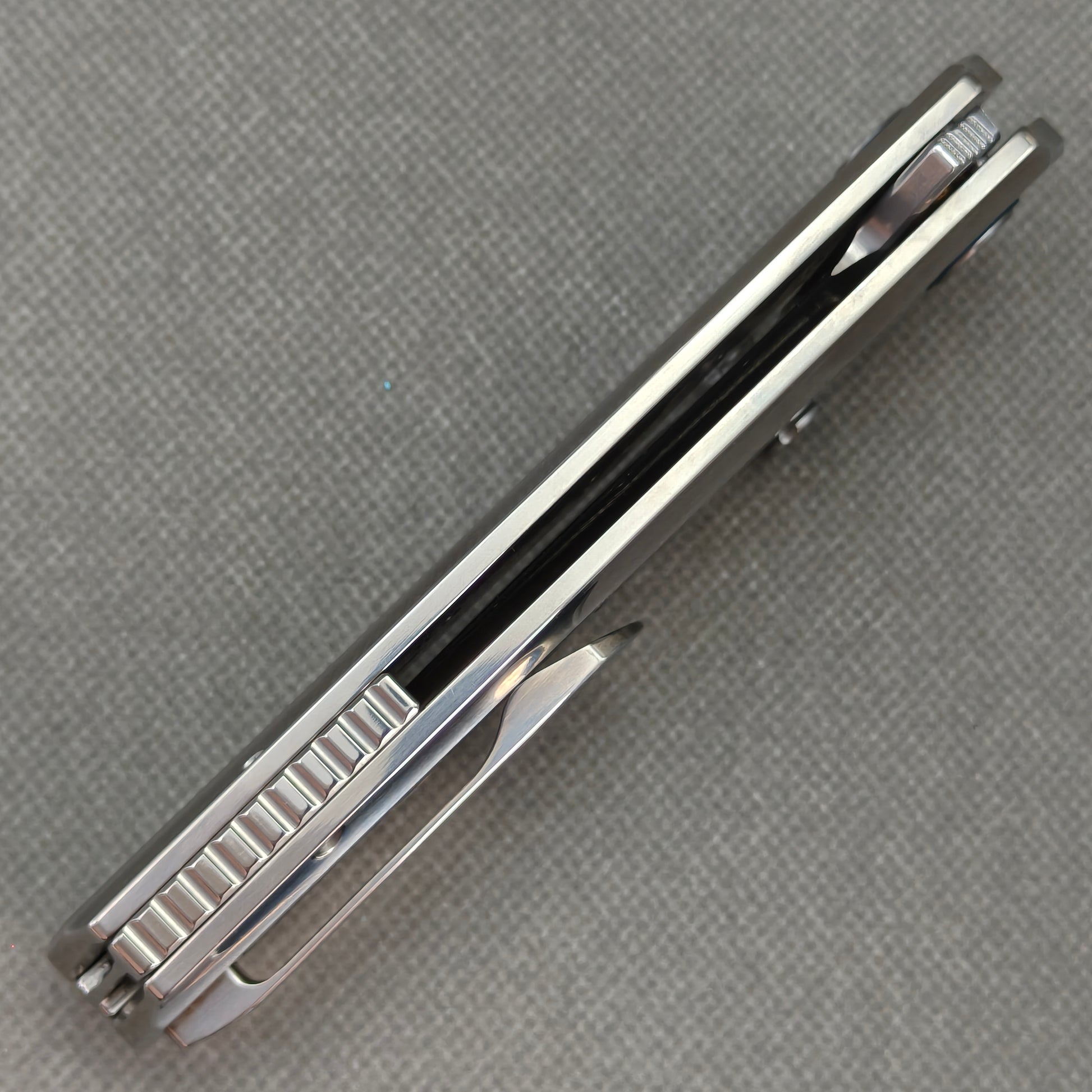 VORIXN Forest Mirage KB056 frame lock detail