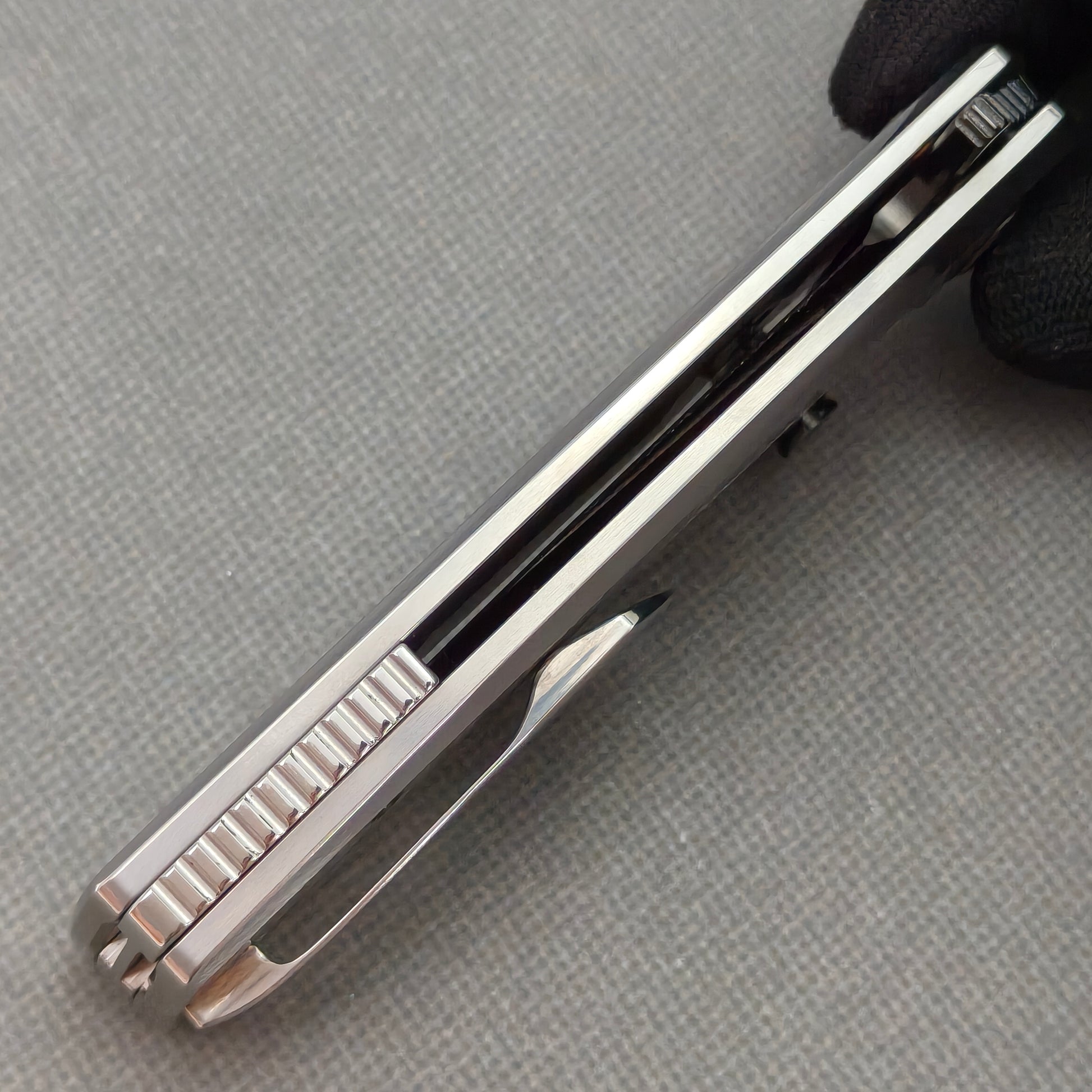 VORIXN KB103 Ocean Mirage Folding Knife – closed side construction view showing pocket clip, spacer, and handle layers