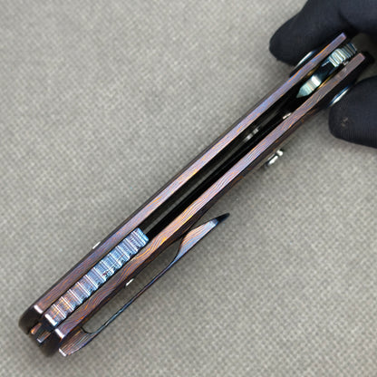VORIXN KB081 Aurora Bright Folding Knife – closed side construction view showing pocket clip, spacer, and handle layers