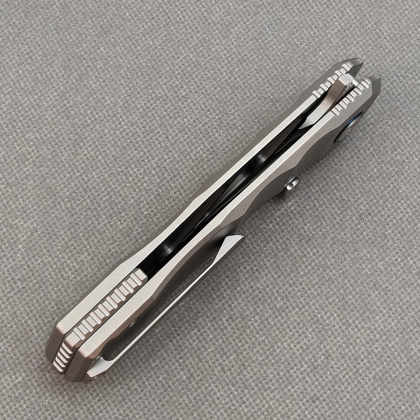 VORIXN KB014 closed side construction view showing pocket clip, spacer, and titanium handle layers.