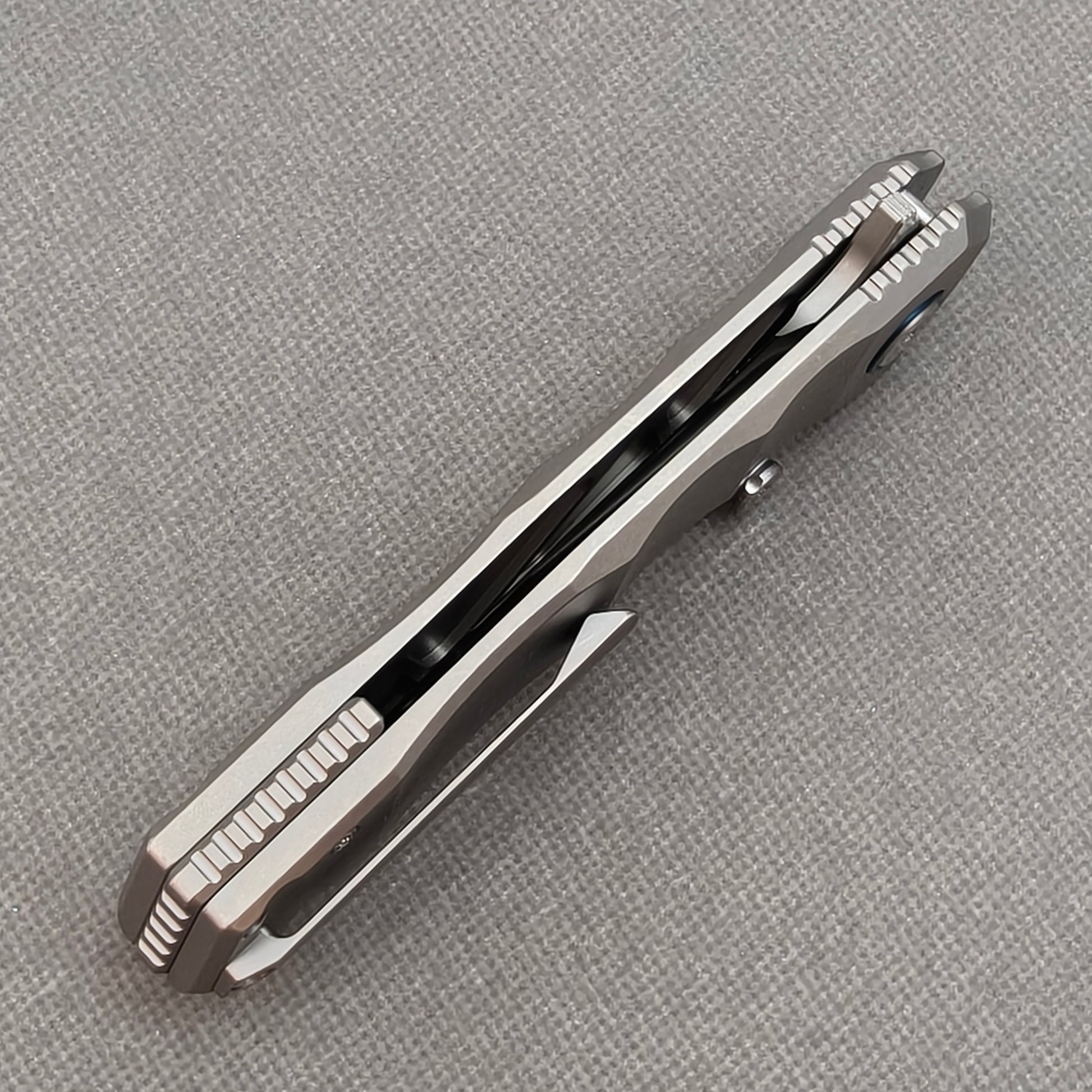 VORIXN KB014 closed side construction view showing pocket clip, spacer, and titanium handle layers.