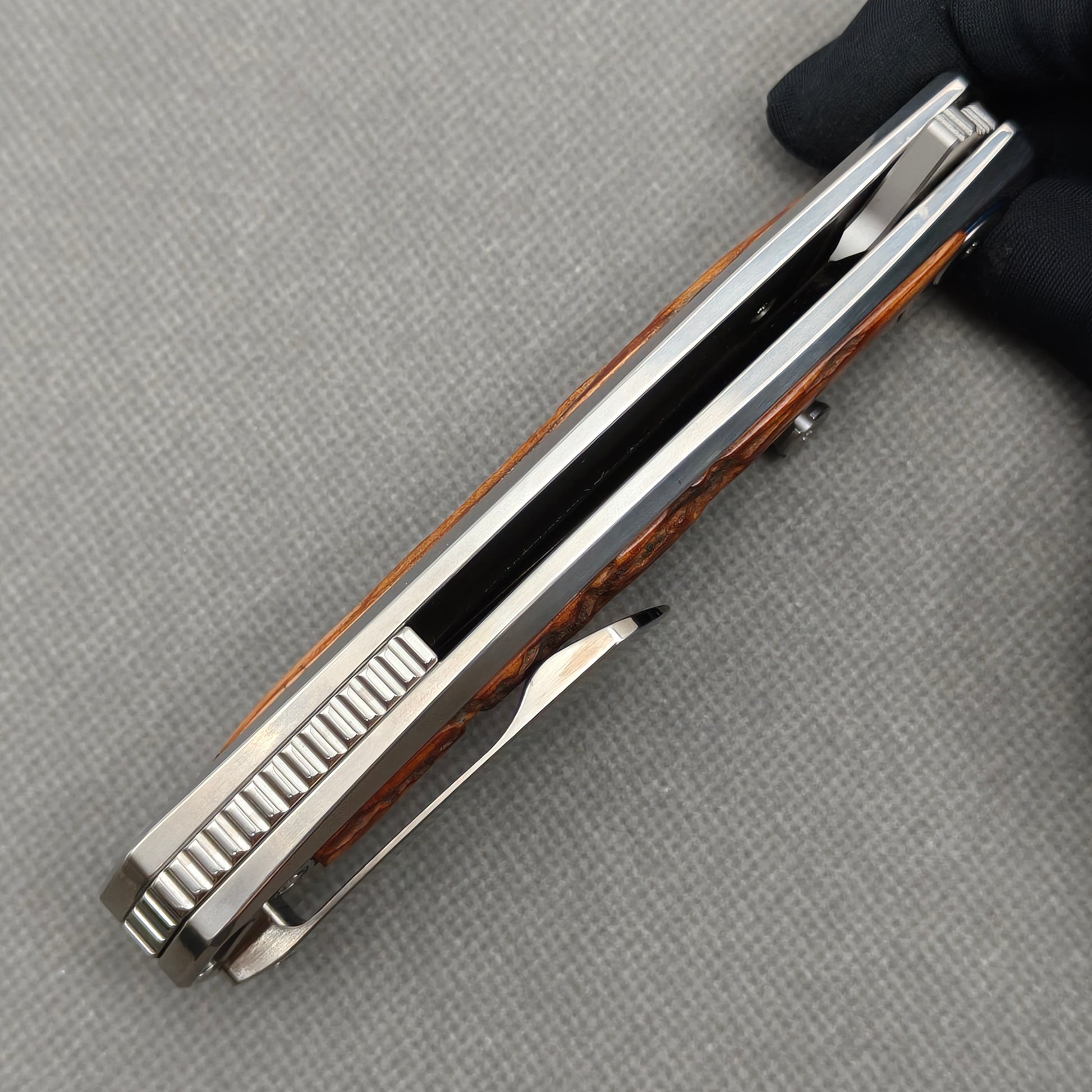 VORIXN KB043 closed side construction view showing pocket clip, spacer, and titanium handle layers.
