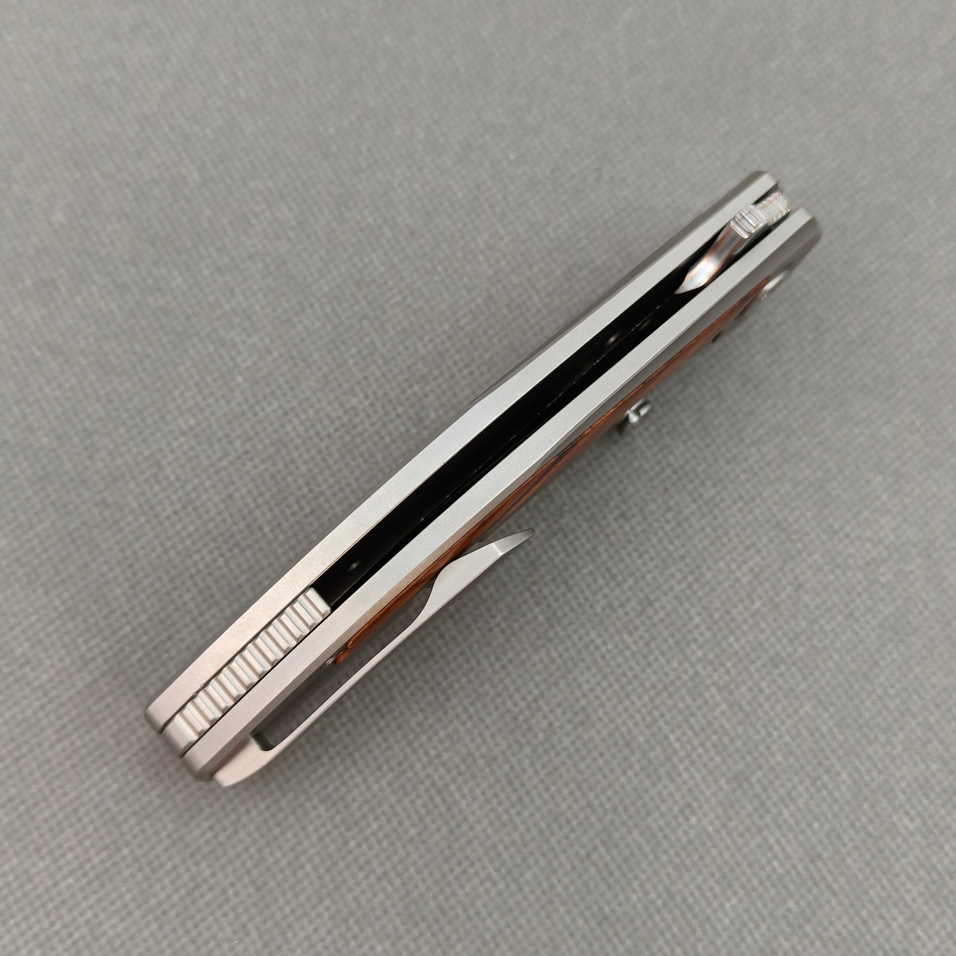VORIXN KB074 closed side construction view showing pocket clip, spacer, and handle layers.