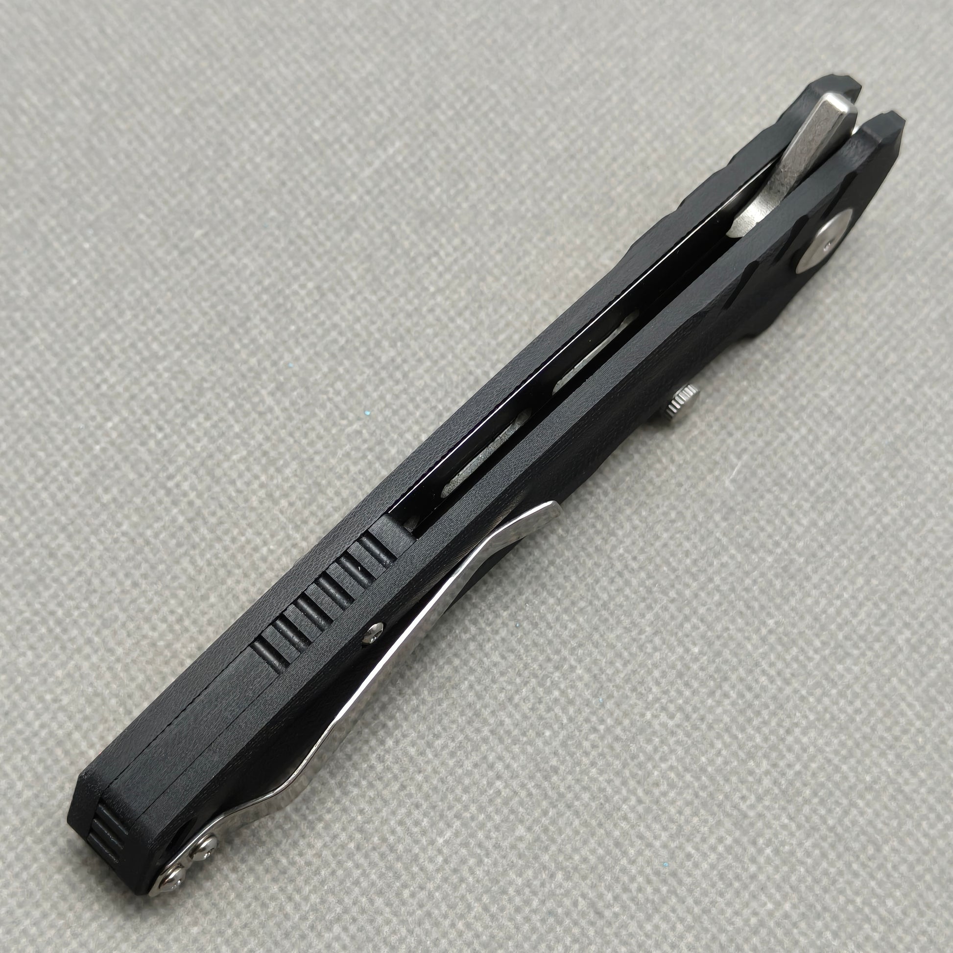 VORIXN KA001 closed side construction view showing pocket clip, spacer, and handle layers.