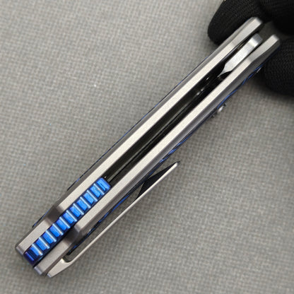 VORIXN Tidecipher KB157 Folding Knife – closed construction view showing blue ridged backspacer and open handle channel.