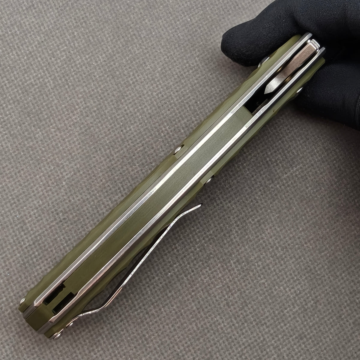 VORIXN KA007 Folding Knife – closed side construction view showing pocket clip, spacer, and handle layers