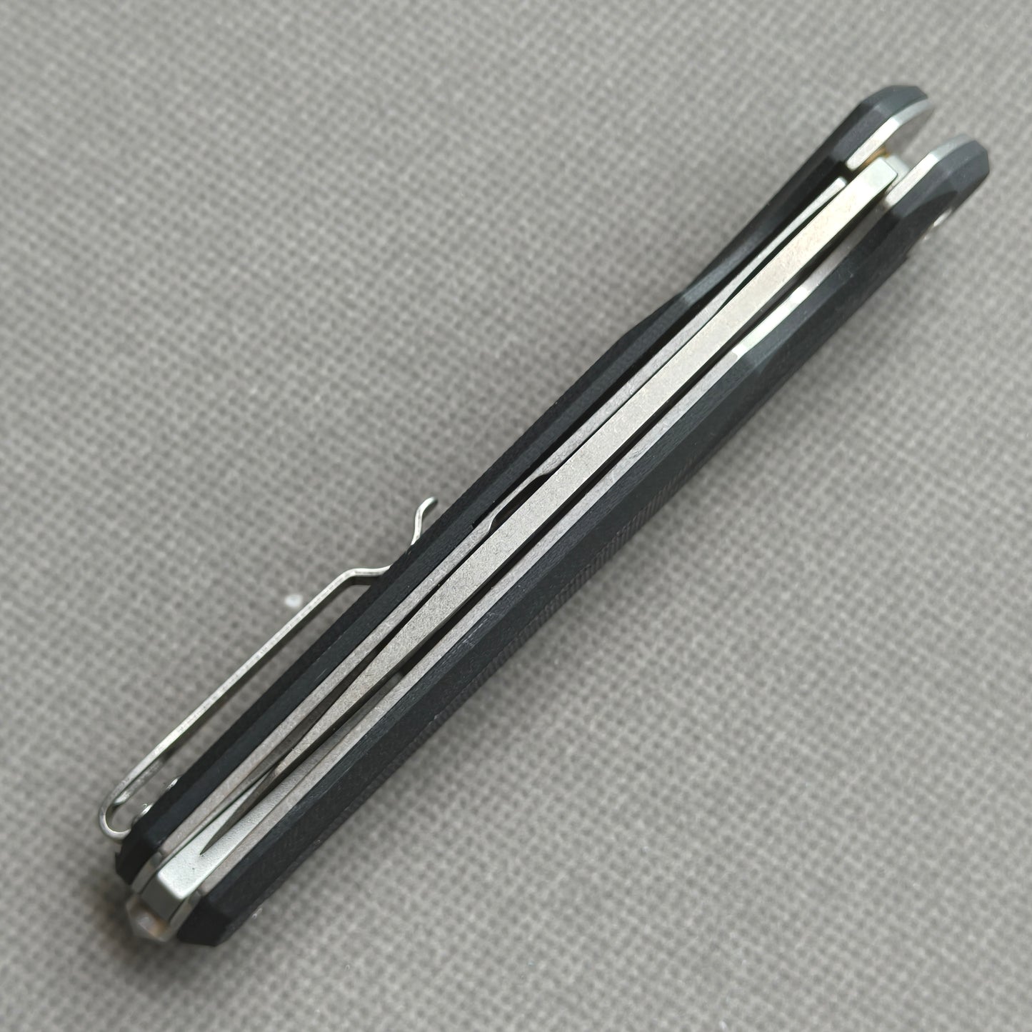 Couteau pliant VORIXN Flipper avec manche en fibre de carbone et acier 2Cr13 (lame D2 de 3,8") KM002