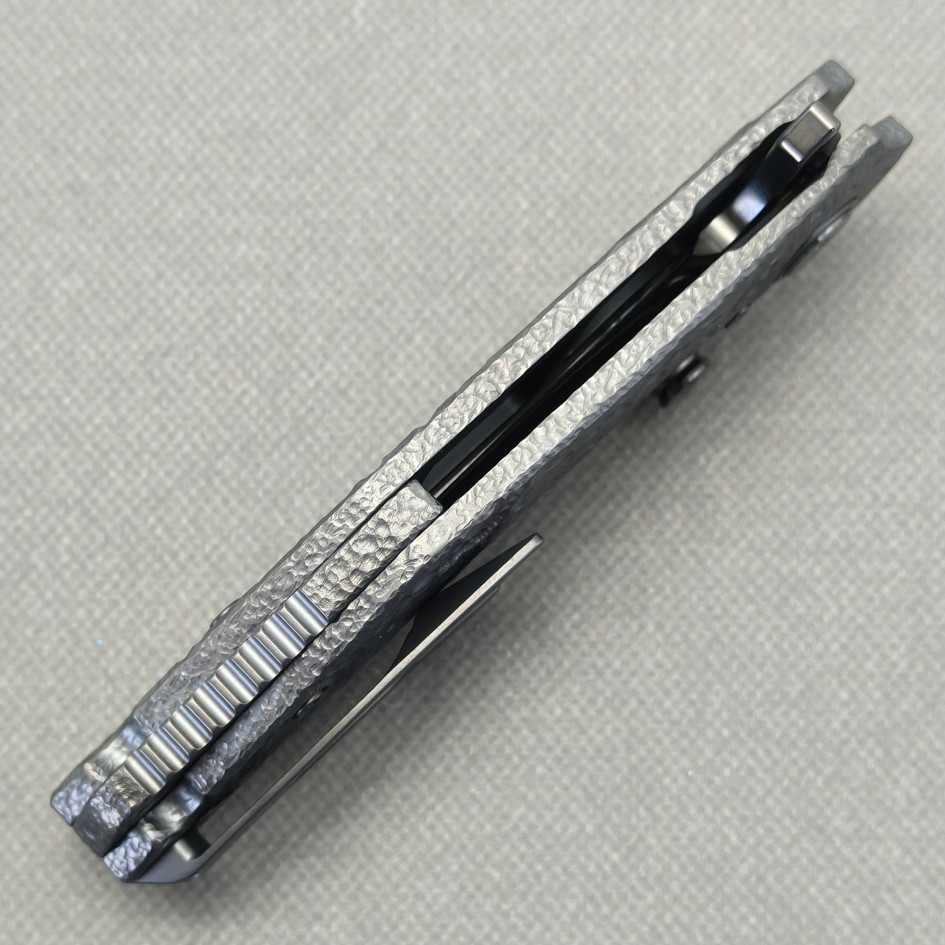 VORIXN Prism KB129 Folding Knife – closed side construction view showing pocket clip, spacer, and handle layers