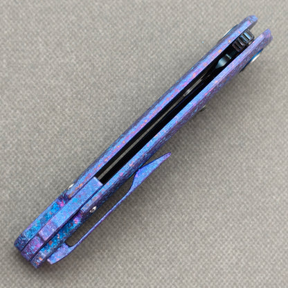 VORIXN Rimeflare KB132 Folding Knife – closed side construction view showing pocket clip, spacer, and handle layers.