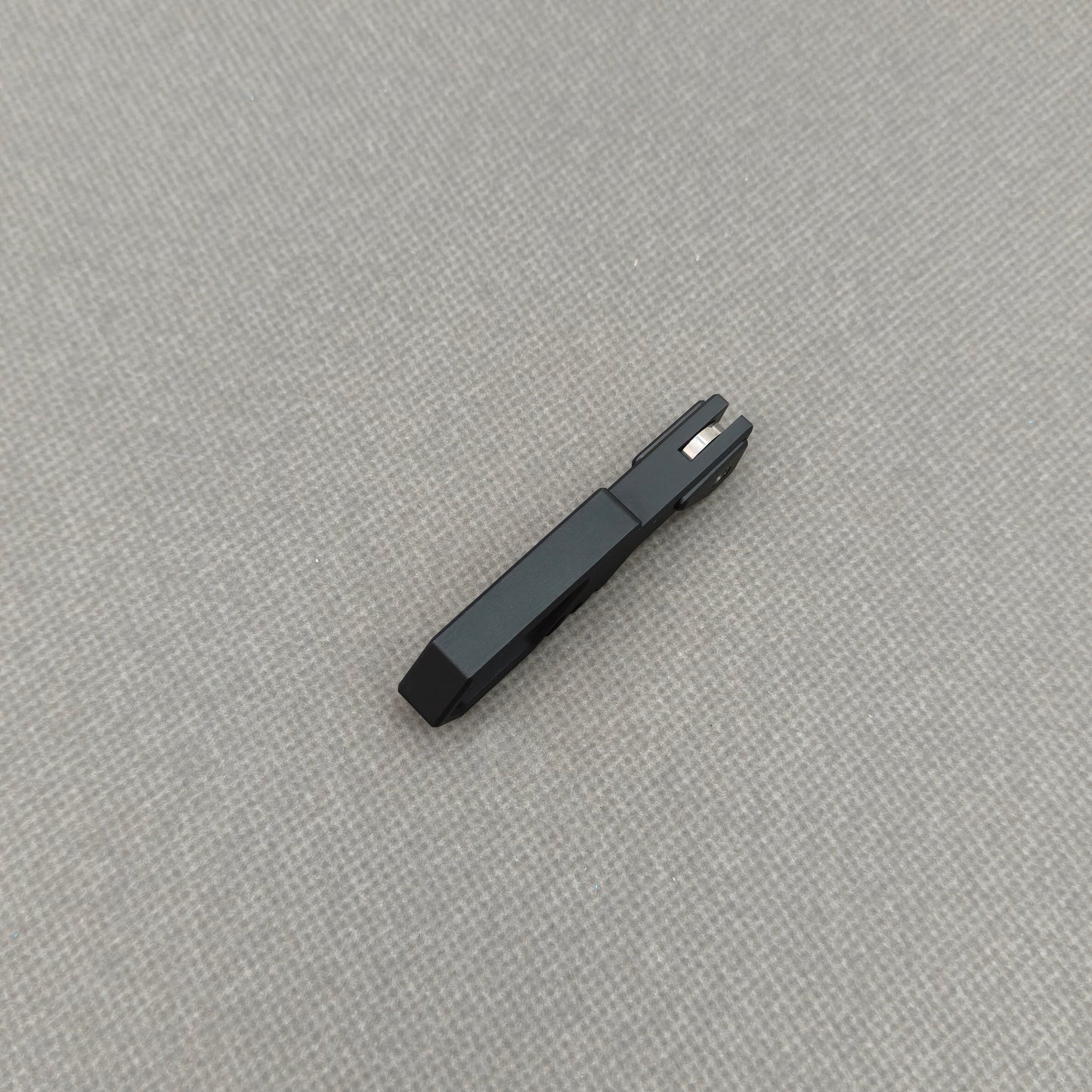 VORIXN NA001 Super Tiny Folding Knife – scale detail showing Aluminum Alloy texture and finish